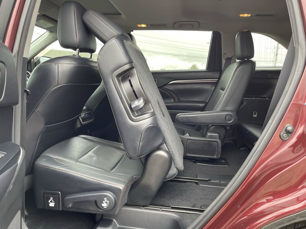 Used 2016 Toyota Highlander Limited FWD image 30