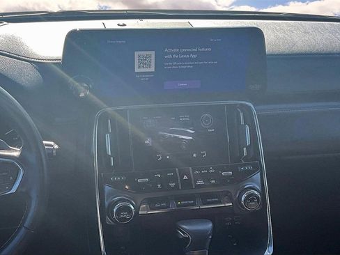 Used 2023 Lexus LX 600 4WD w/ Premium Package image 9