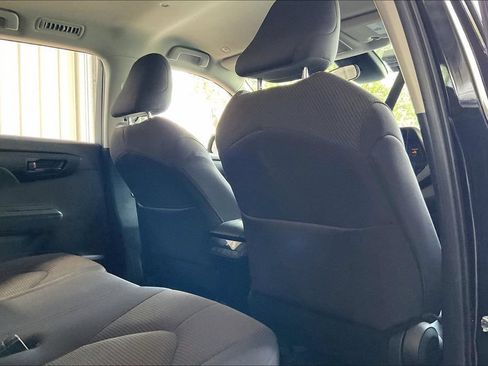 Used 2025 Toyota Highlander LE FWD image 21