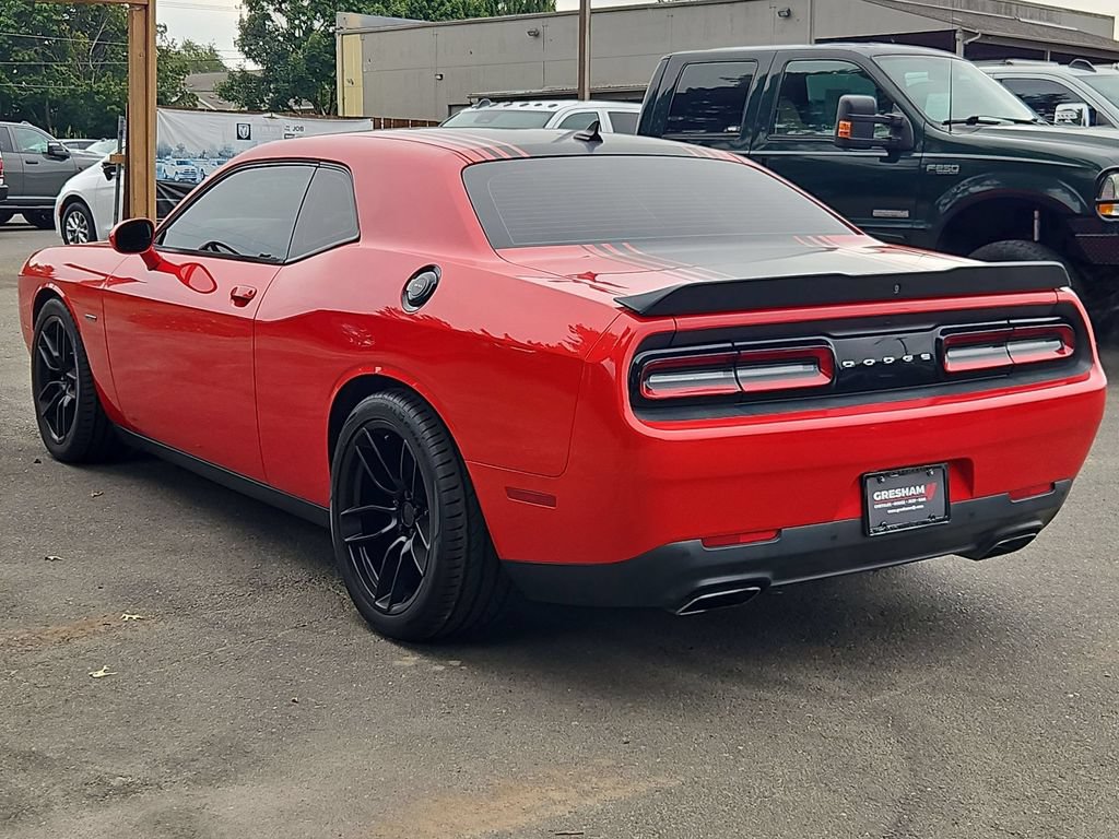 Used 2016 Dodge Challenger R/T RWD image 5