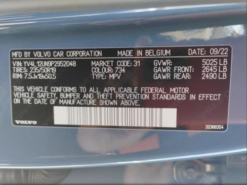 Used 2023 Volvo XC40 B5 Plus w/ Driver Assist Package image 2