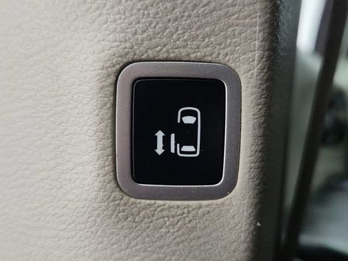 Used 2019 Chrysler Pacifica Touring-L FWD image 26