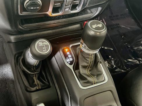 Used 2020 Jeep Wrangler Unlimited Sahara AWD/4WD image 17