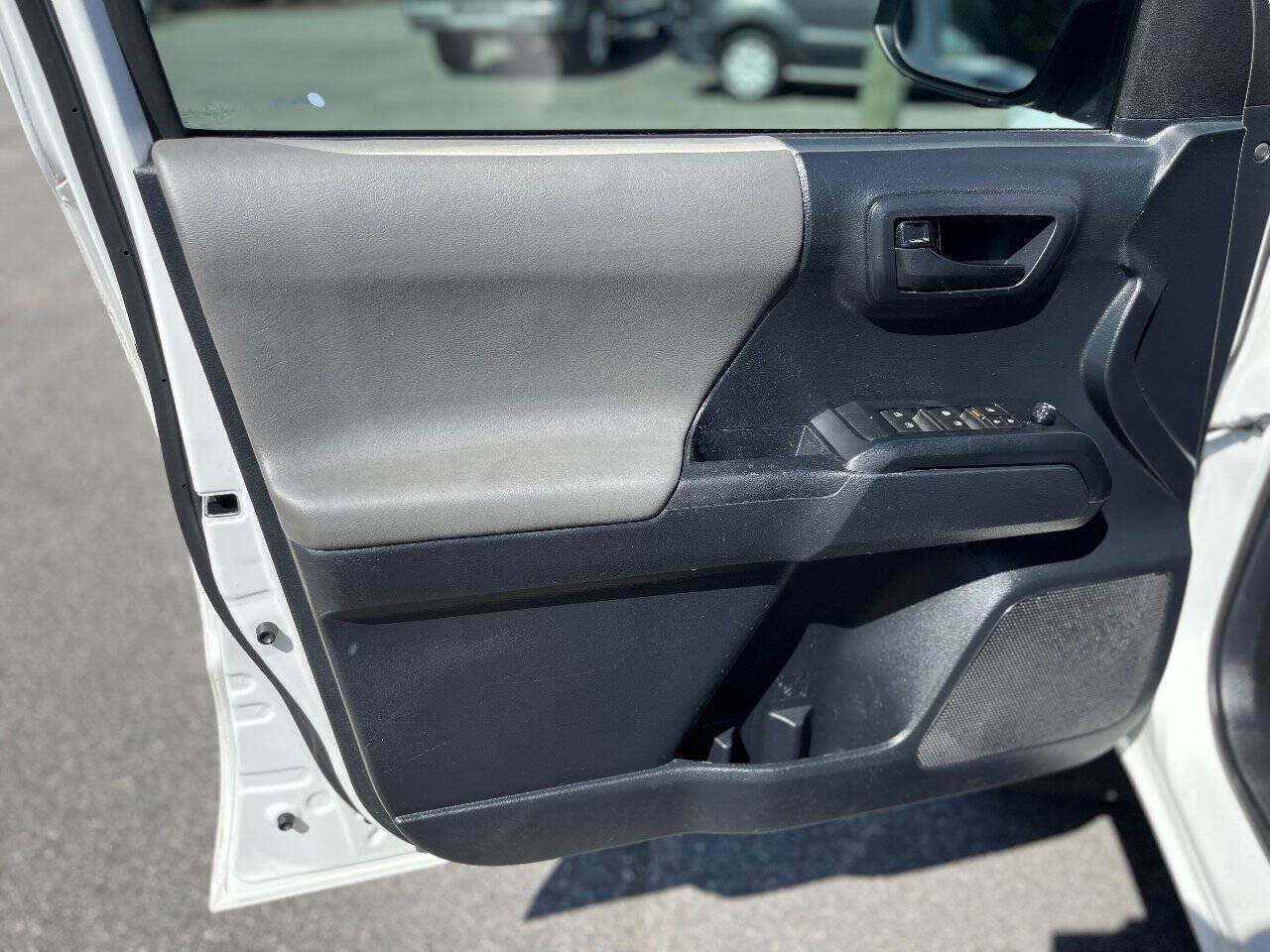 Used 2019 Toyota Tacoma SR w/ SR Convenience Package RWD image 16