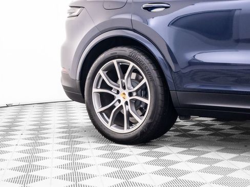 Certified 2024 Porsche Cayenne Coupe AWD/4WD image 36
