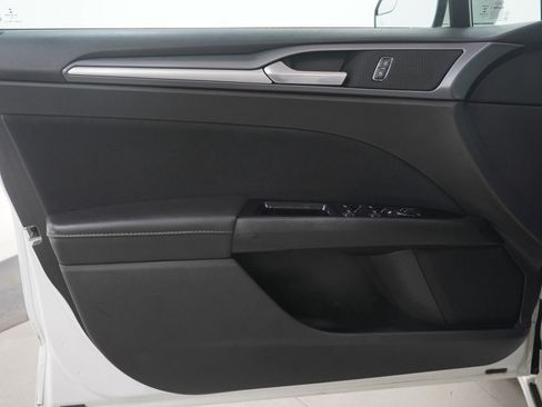 Used 2016 Ford Fusion SE image 19