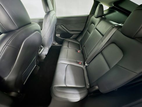 Used 2021 Tesla Model Y Long Range AWD/4WD image 27