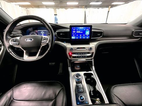 Certified 2022 Ford Explorer XLT w/ Equipment Group 202A image 14