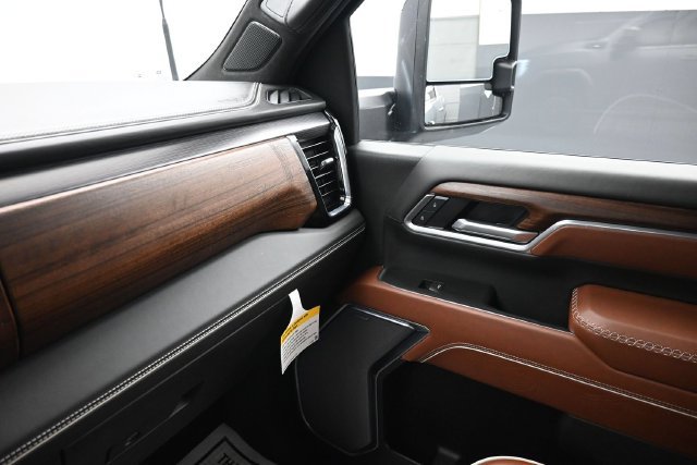 Used 2025 GMC Sierra 3500 Denali Ultimate AWD/4WD image 8