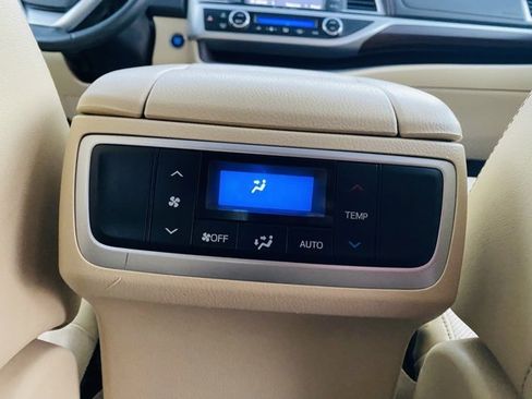 Used 2016 Toyota Highlander Limited Platinum image 22