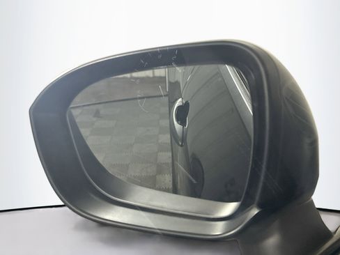 Used 2023 Nissan Rogue S image 16