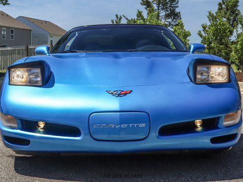 Used 1998 Chevrolet Corvette Coupe w/ Roof Pkg RWD image 23