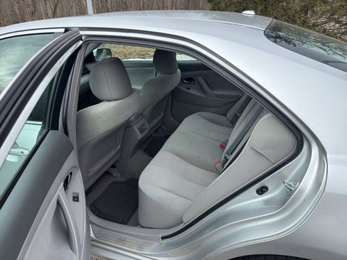 Used 2011 Toyota Camry LE image 9