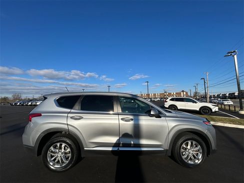 Used 2020 Hyundai Santa Fe SE image 17