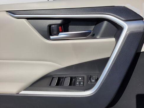 Used 2025 Toyota RAV4 XLE image 23