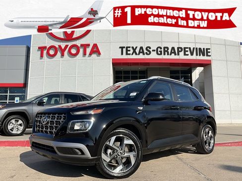 Used 2025 Hyundai Venue SEL image 1