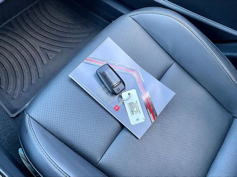Certified 2025 Toyota Prius XLE FWD image 14