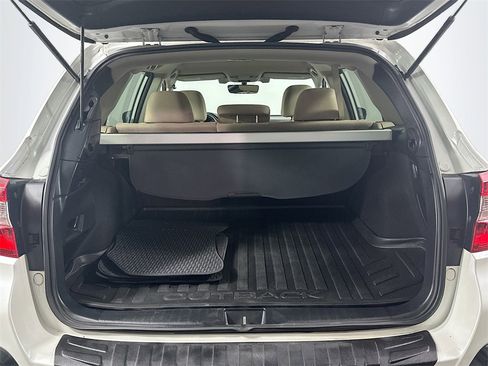 Used 2019 Subaru Outback 2.5i Premium image 16