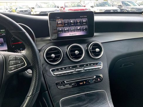 Used 2019 Mercedes-Benz GLC 350e 4MATIC w/ Premium Package image 8