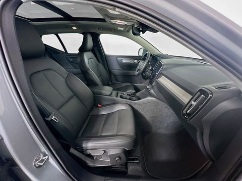 Used 2025 Volvo XC40 B5 Core image 34