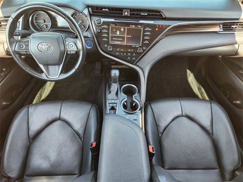Used 2020 Toyota Camry XLE image 25