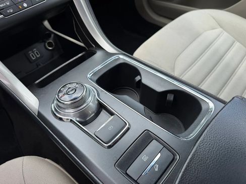 Used 2019 Ford Fusion SE FWD image 24