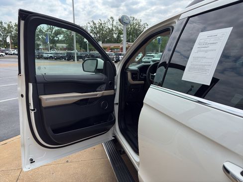 Used 2024 Ford Expedition Limited RWD image 19