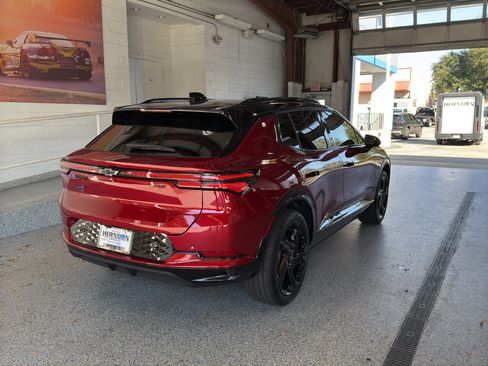 New 2026 Chevrolet Equinox EV RS image 8