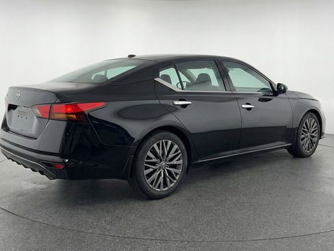 Used 2025 Nissan Altima 2.5 SV image 9