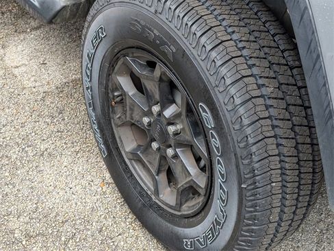 Used 2022 Jeep Gladiator Sport image 10