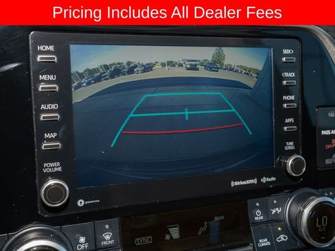 Used 2021 Toyota Highlander XLE FWD image 16