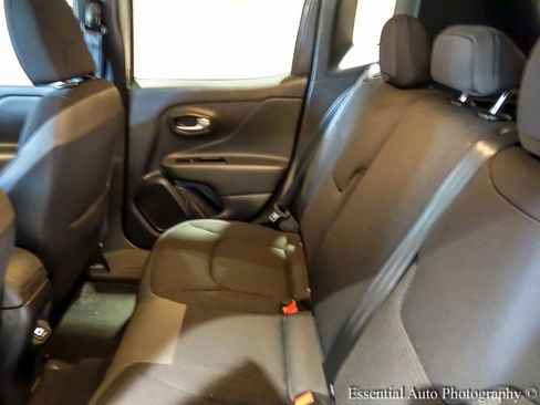 Used 2020 Jeep Renegade Altitude FWD image 13