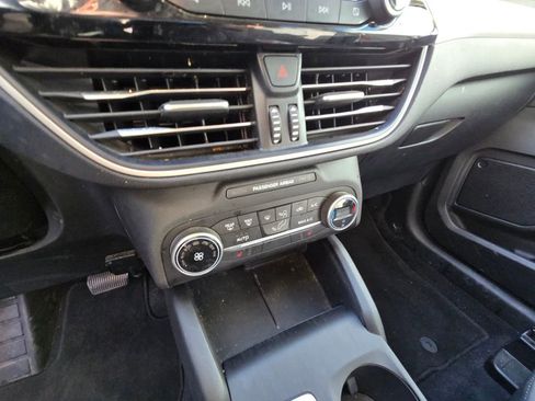 Used 2020 Ford Escape SE image 13