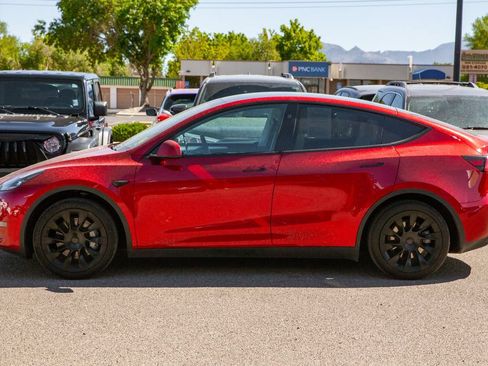 Used 2024 Tesla Model Y 2WD image 8