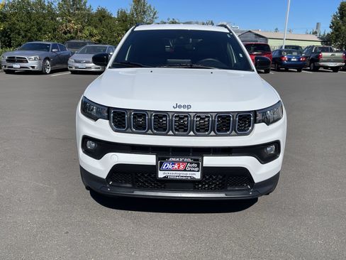 Used 2024 Jeep Compass Latitude AWD/4WD image 8