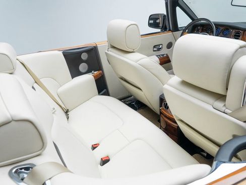Used 2010 Rolls-Royce Phantom Drophead Coupe image 47