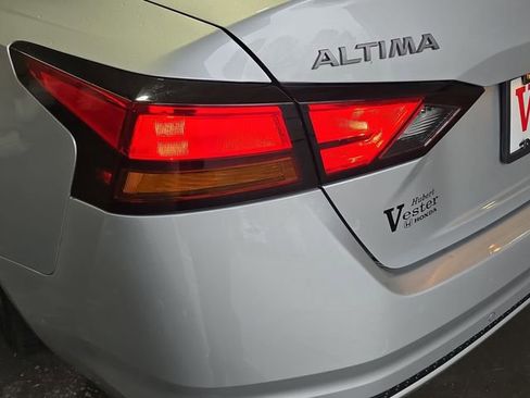 Used 2024 Nissan Altima 2.5 SV image 32