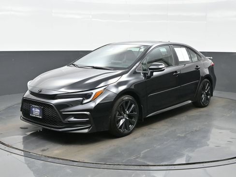 Used 2023 Toyota Corolla XSE image 2