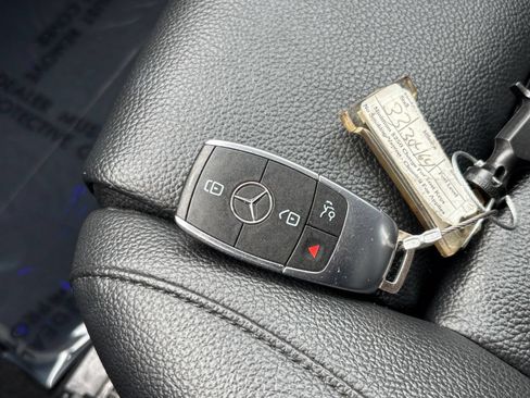 Used 2025 Mercedes-Benz GLB 250 4MATIC image 22