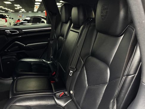 Used 2018 Porsche Cayenne image 43