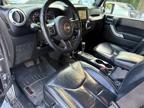 Used 2014 Jeep Wrangler Unlimited Sahara image 8