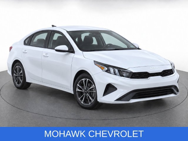 Used 2023 Kia Forte LXS FWD image 2