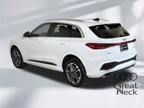 Used 2025 Audi Q5 Premium w/ Convenience Package image 8