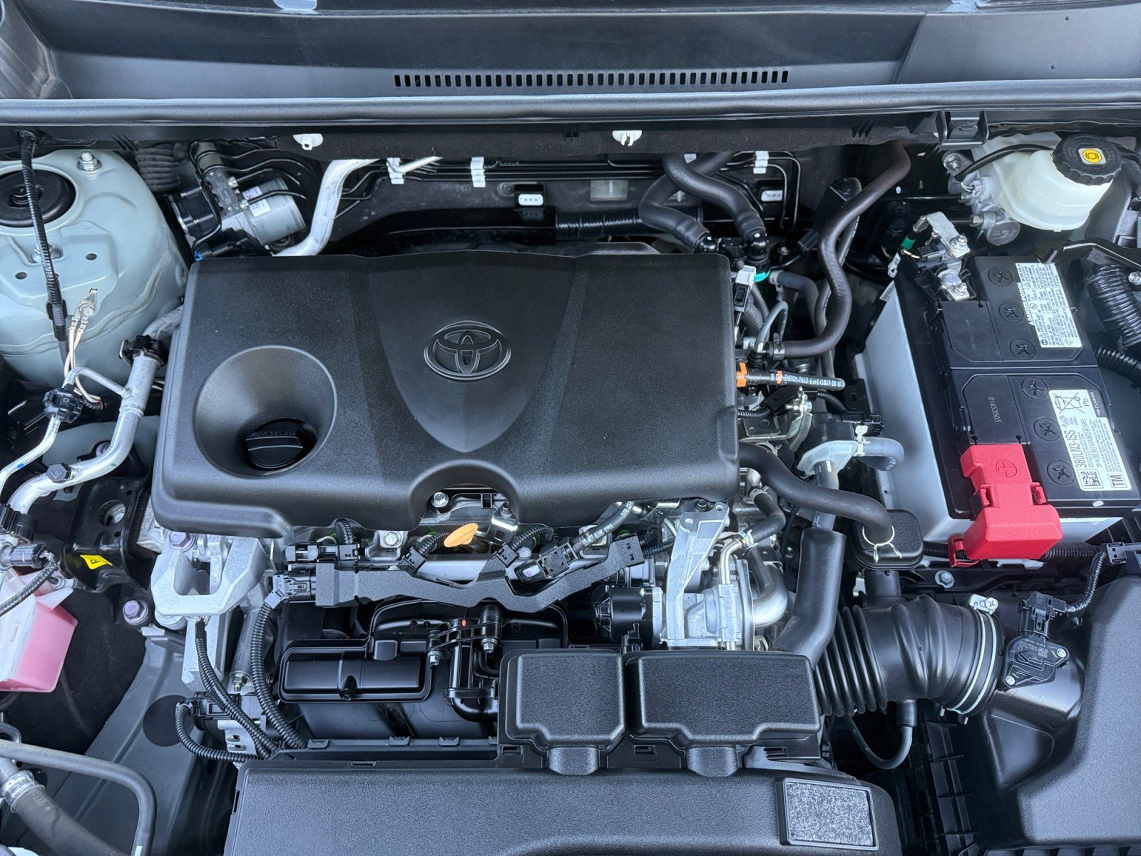 Used 2021 Toyota RAV4 XLE w/ XLE Grade Weather Package AWD/4WD image 21