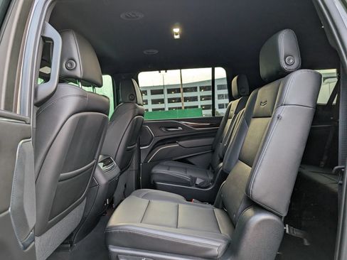 Used 2021 Cadillac Escalade ESV Luxury AWD/4WD image 19
