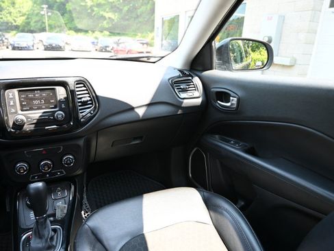 Used 2018 Jeep Compass Latitude AWD/4WD image 12