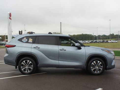 Used 2022 Toyota Highlander XLE image 21