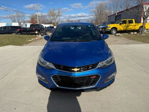 Used 2017 Chevrolet Cruze LT w/ LT Convenience Package FWD image 2