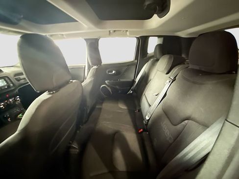 Used 2015 Jeep Renegade Latitude w/ Popular Equipment Group image 23