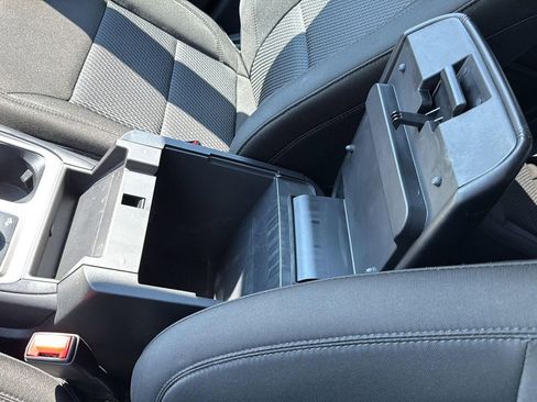 Used 2023 Ford Explorer XLT image 27